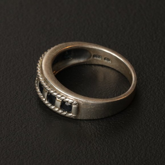 Sterling Silver 925 ring with Amethyst colored stones - Picture 4 of 4